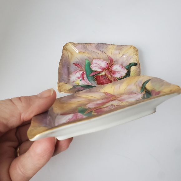 2 Handpainted Gold Accents Ashtrays Trinket Dishes Chubu China made in Japan Vtg - Picture 3 of 9